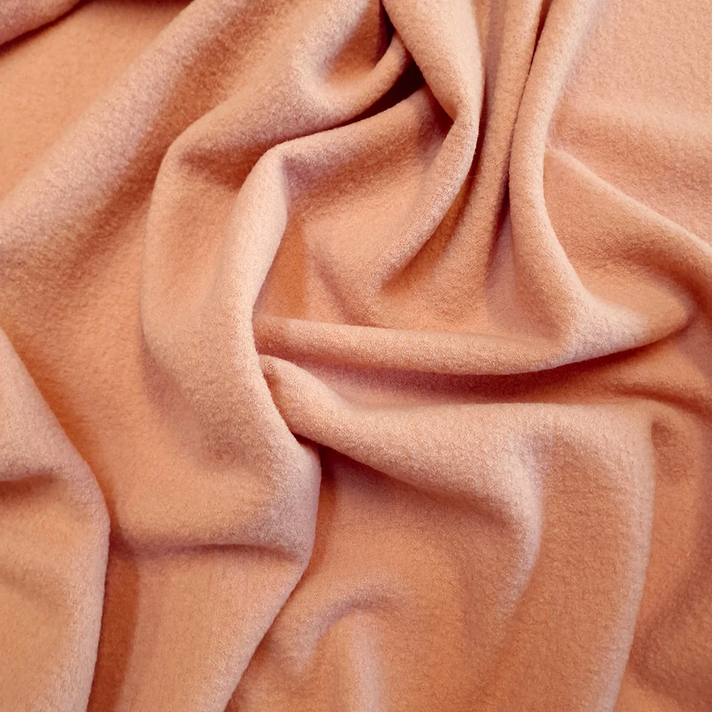 pařená vlna, pudrová nude