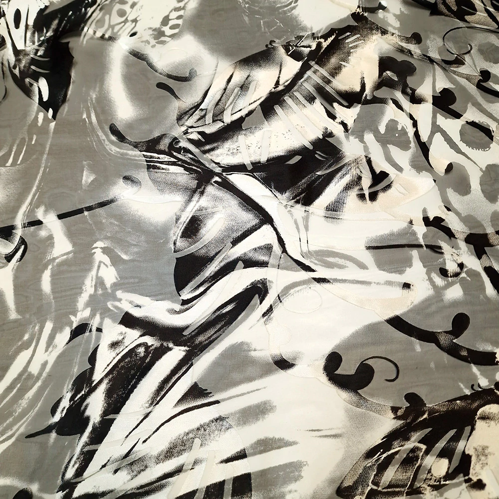 hedvábí DEVORÉ, bílo/černo/šedý vzor