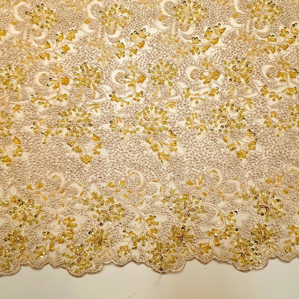 krajka vyšitá na tylu s korálky a flitry, champagne/zlatá