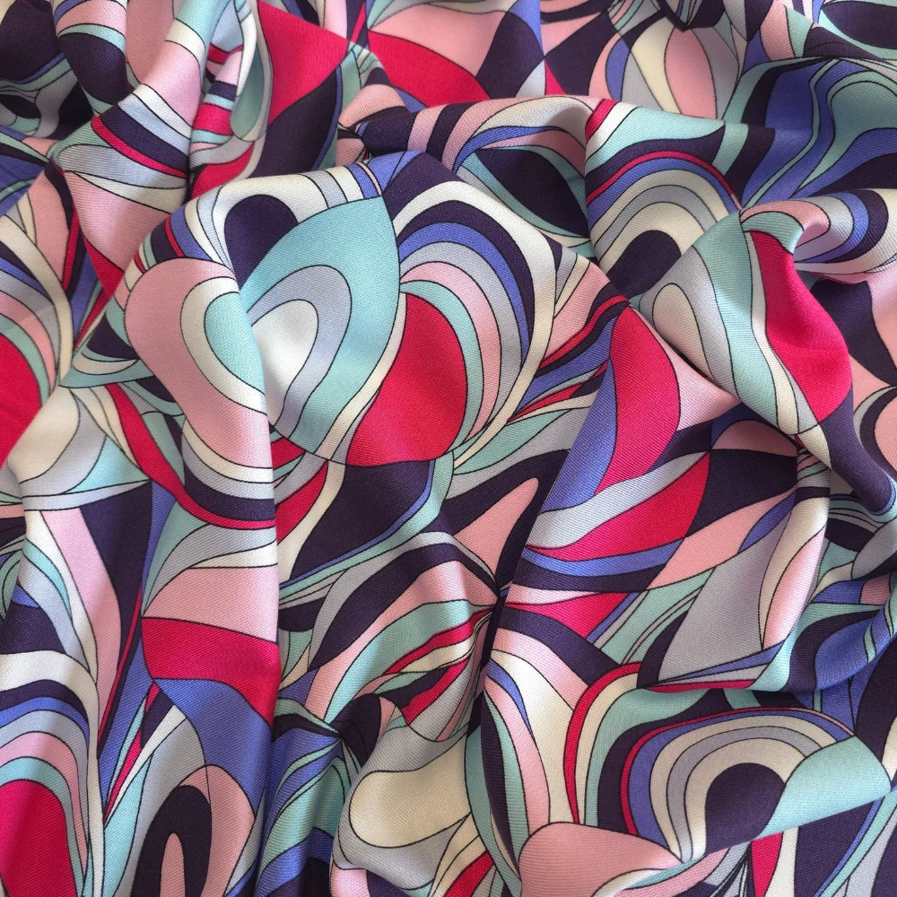 viskózová šatovka s keprovou vazbou, vzor Emilio modrorůžový