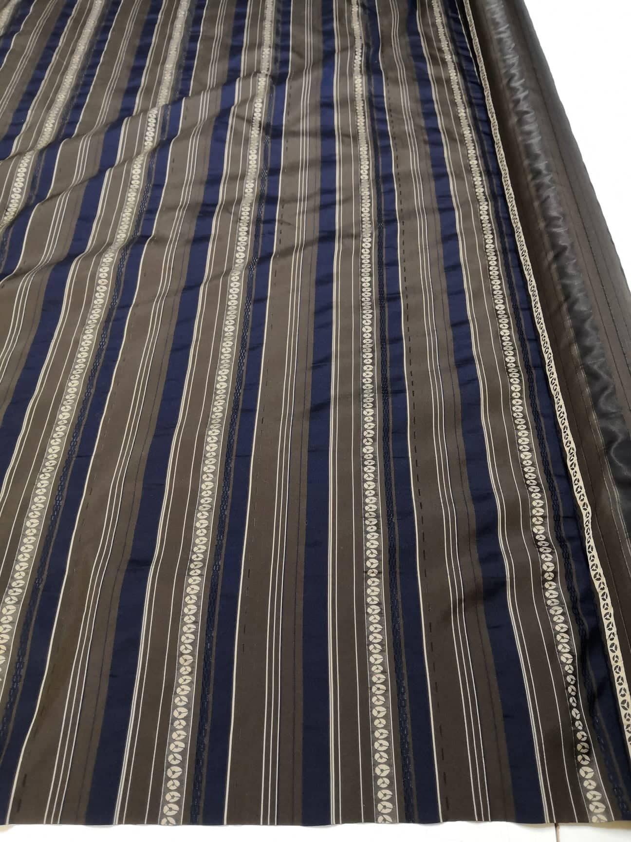 taft hnědomodrý proužek