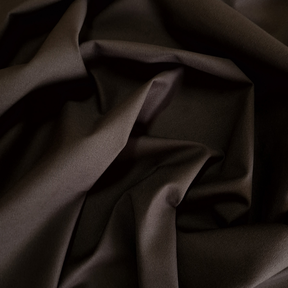 bavlněný elastický gabardén, tm. hnědá