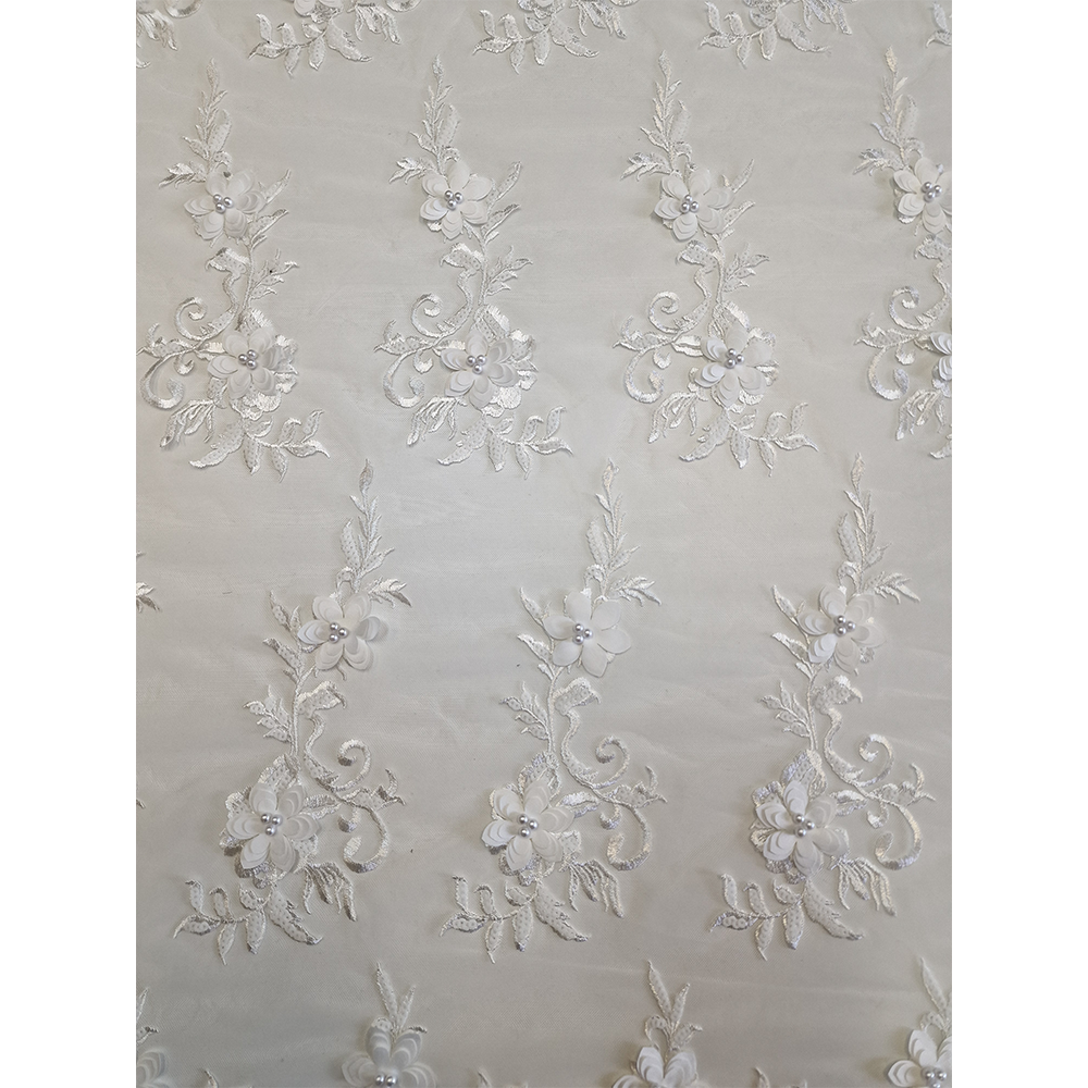 krajka vyšitá na tylu 3D kytičky, ivory