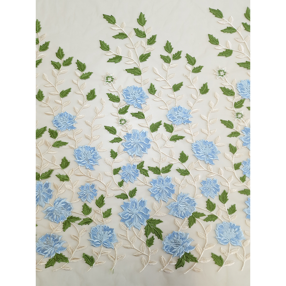 krajka vyšitá na tylu, bordura