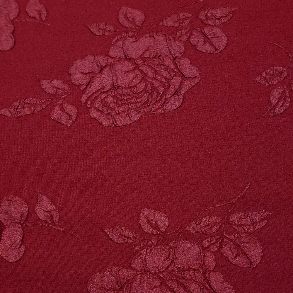 šatovka/kostýmovka, rudé růže