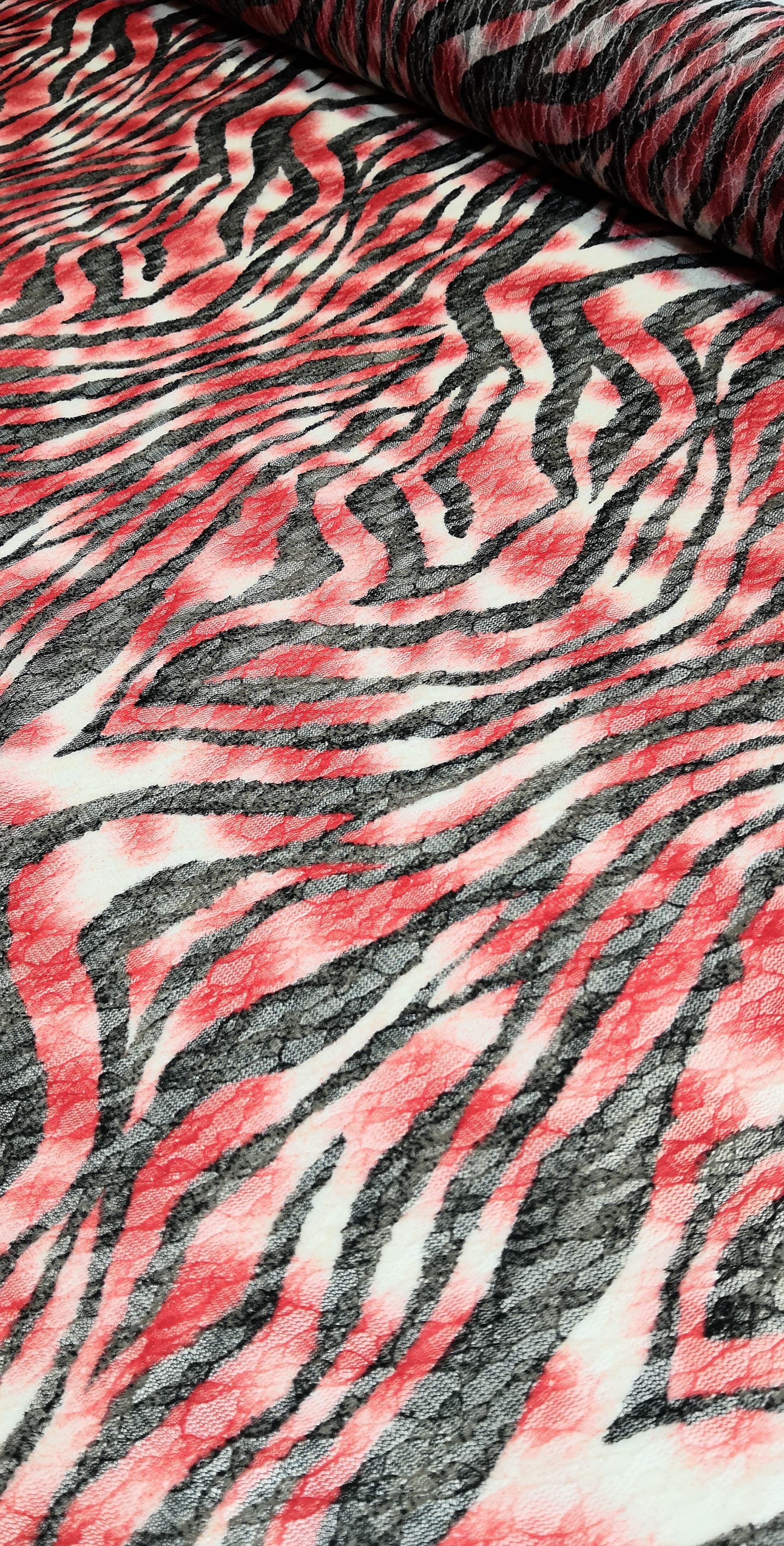 elastický tyl bílo/červeno/černý