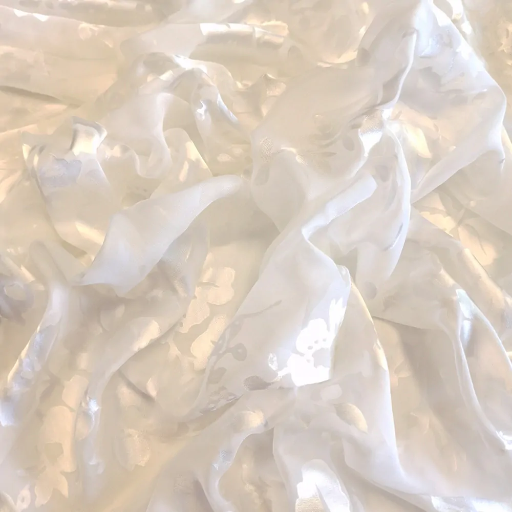 hedvábí DEVORÉ, růže, ivory