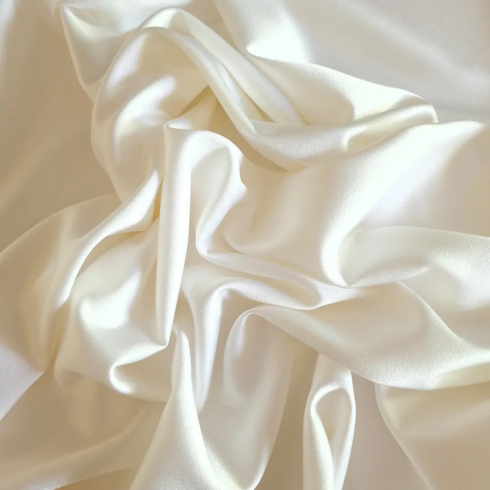 krepový satén, lomená bílá