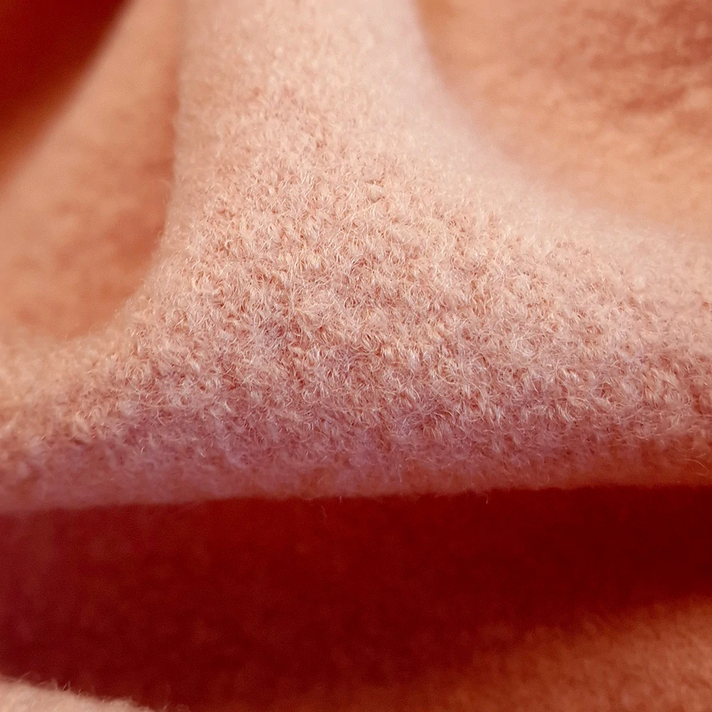 pařená vlna, pudrová nude