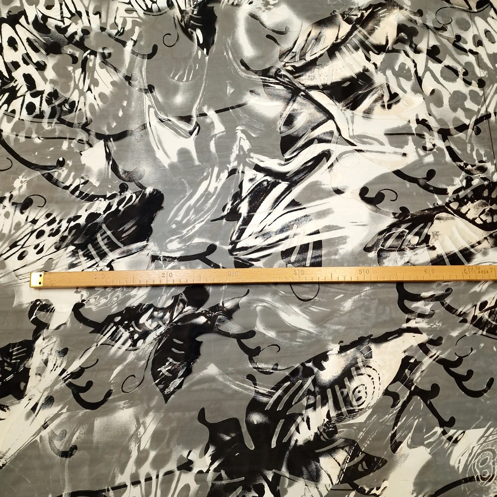 hedvábí DEVORÉ, bílo/černo/šedý vzor