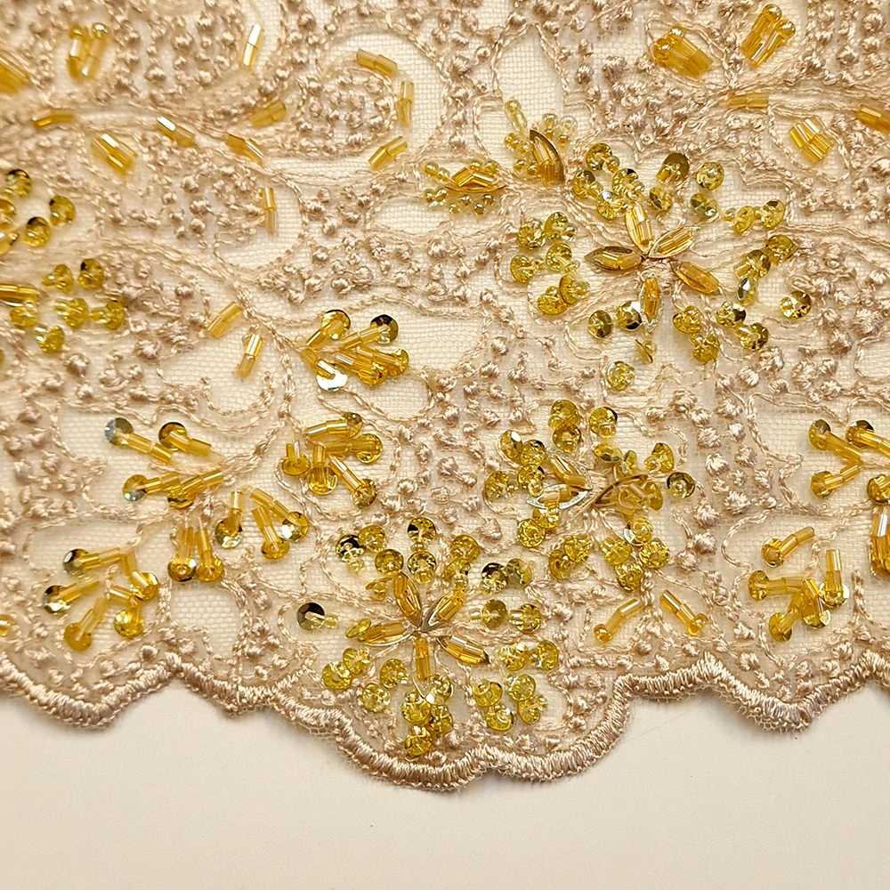 krajka vyšitá na tylu s korálky a flitry, champagne/zlatá