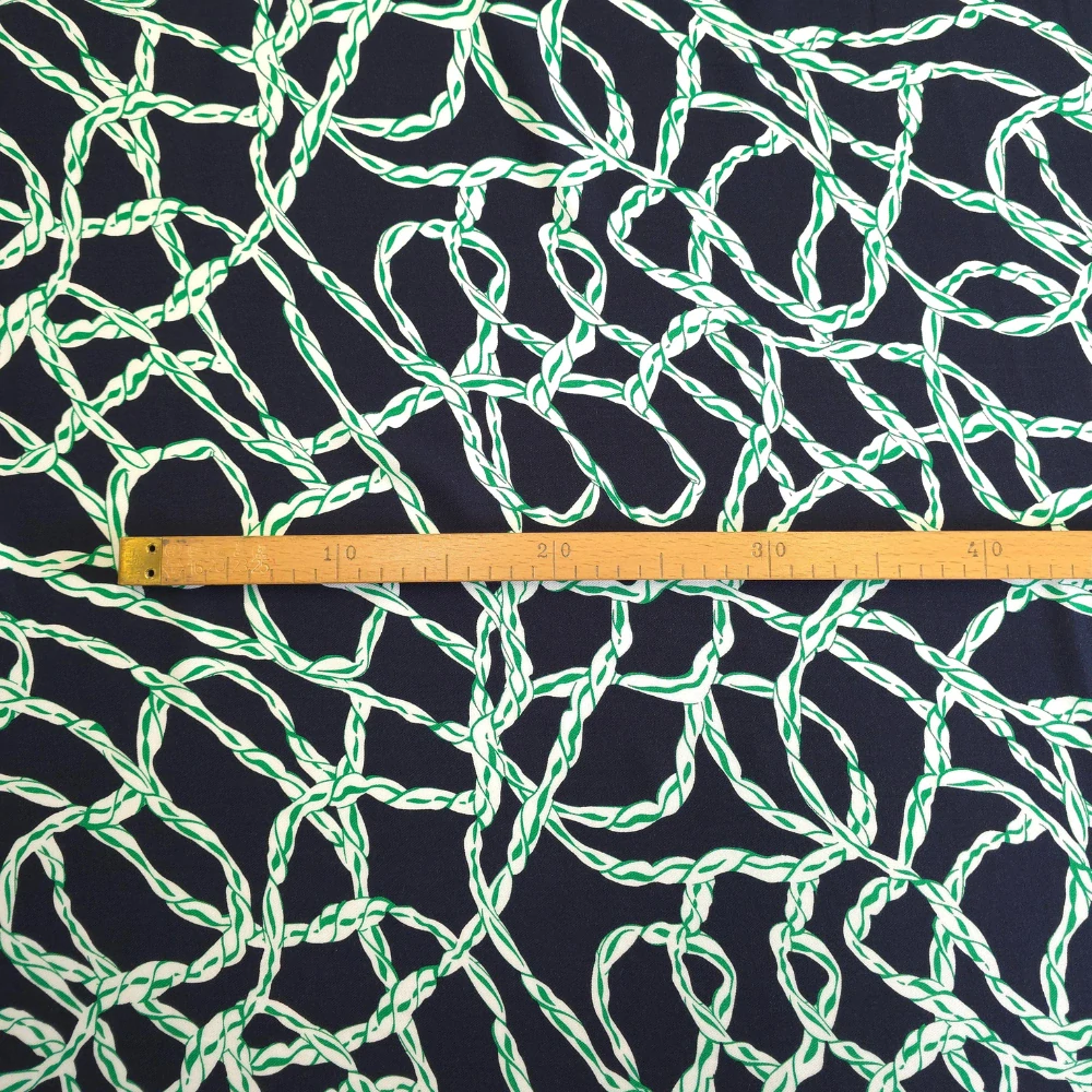 viskózová šatovka s keprovou vazbou, vzor lana černá