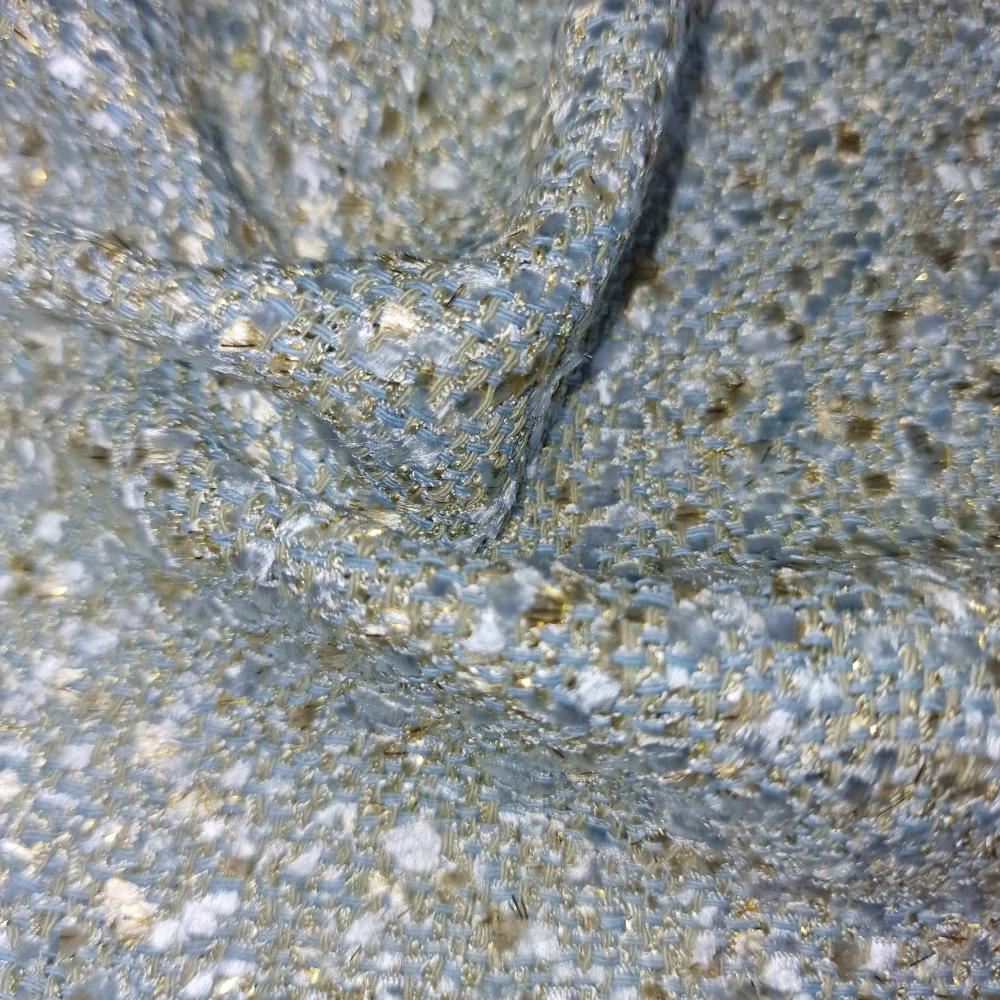 kostýmovka typu Chanel, světle modrá se zlatým lurexem