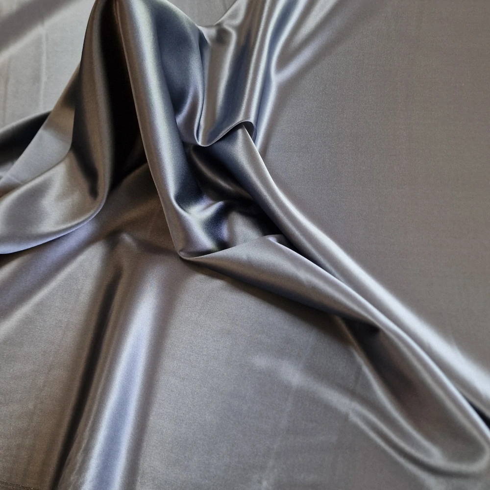 hedvábný satén s elastanem, ocelová šedá