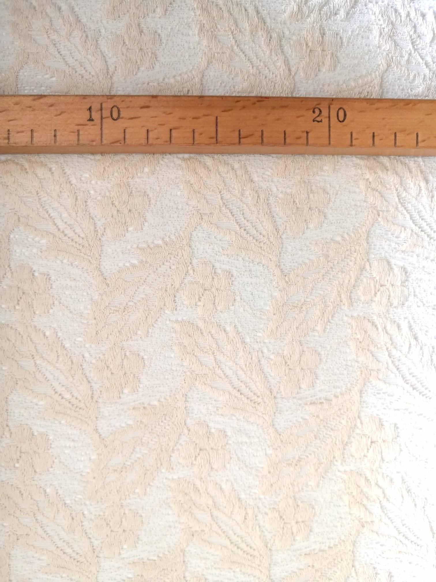 elastická krajka s vyšitými květy