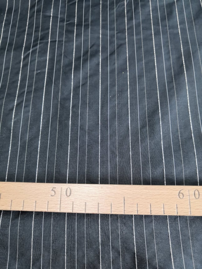 taft, šedý se zlatým proužkem