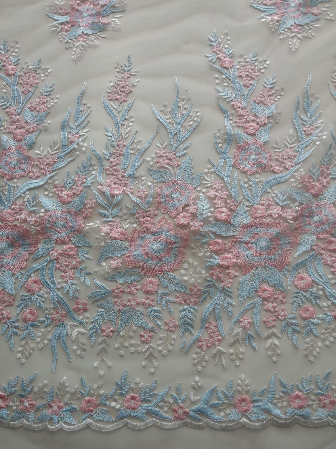 krajka tělová s růžovo/modrým vzorem