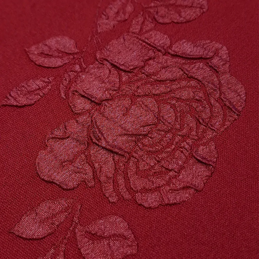 šatovka/kostýmovka, rudé růže