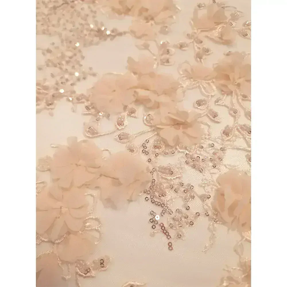 krajka vyšitá na tylu, broskvové 3D květy