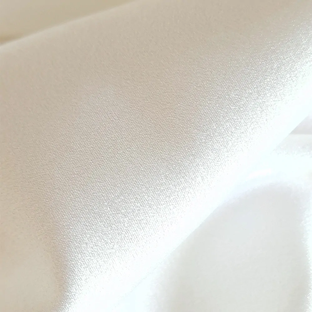 krepový satén, lomená bílá