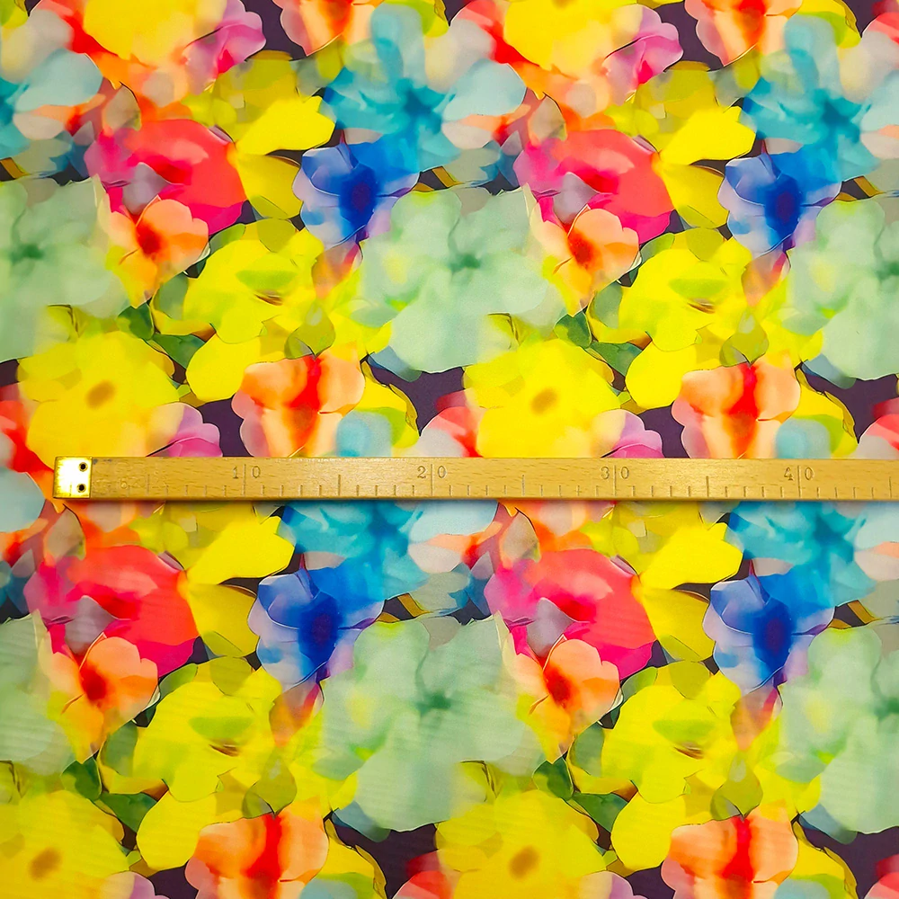 satén, žluté květy