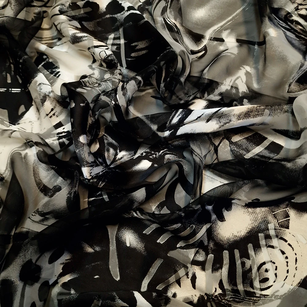 hedvábí DEVORÉ, bílo/černo/šedý vzor