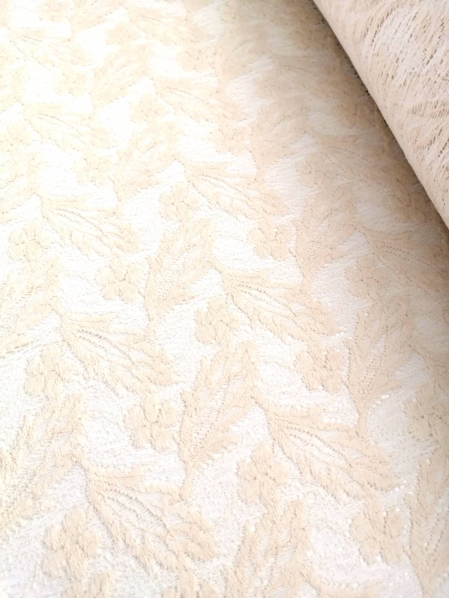 elastická krajka s vyšitými květy