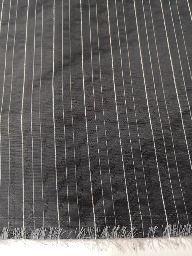 taft, šedý se zlatým proužkem