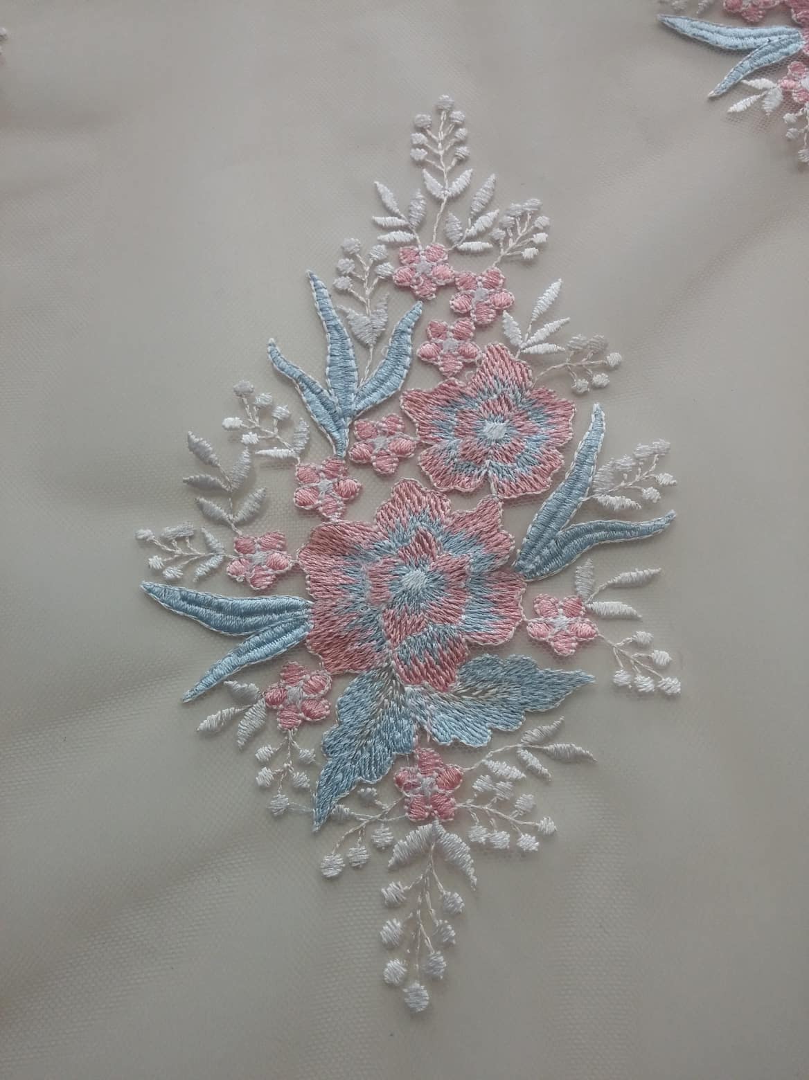 krajka tělová s růžovo/modrým vzorem