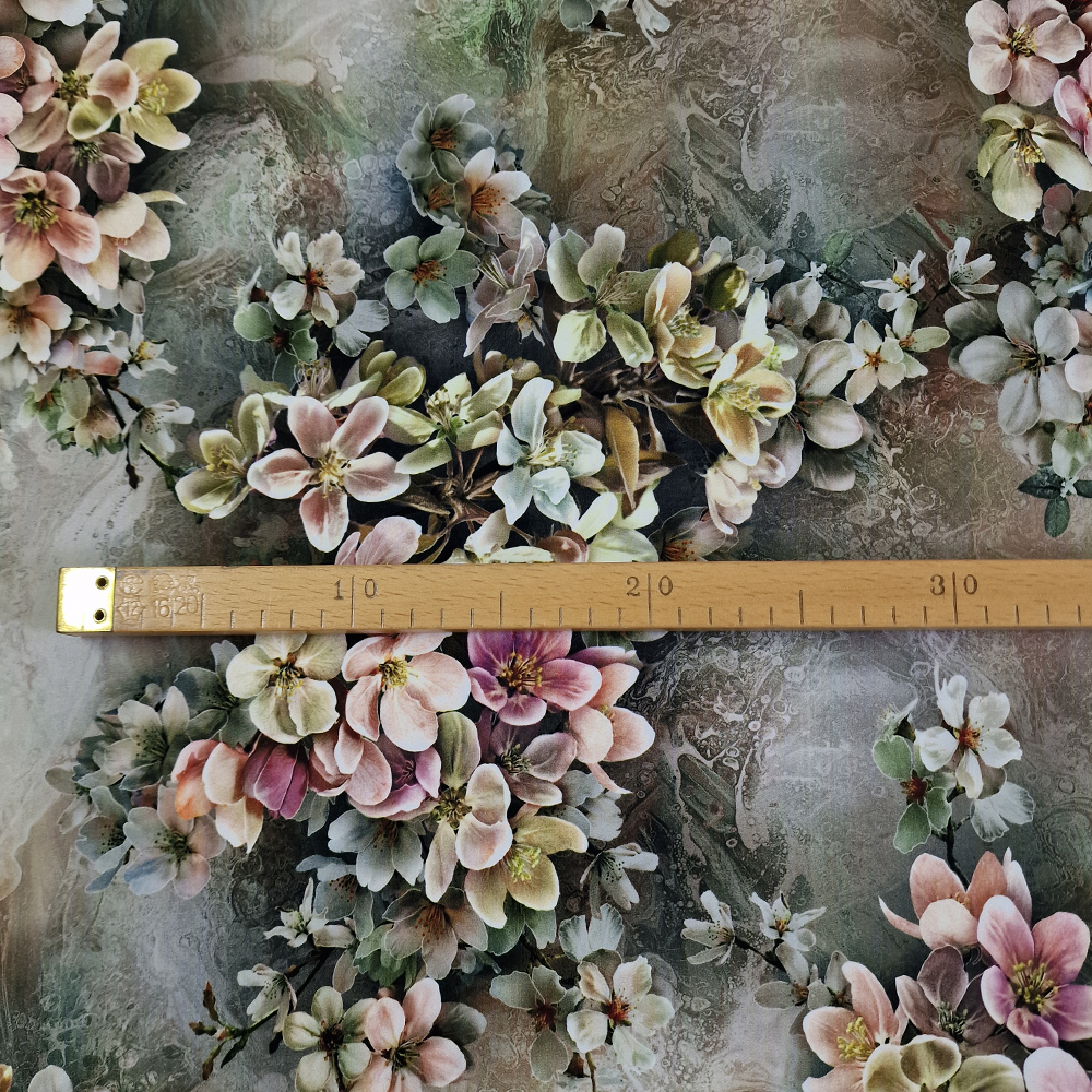 satén pastelové květy