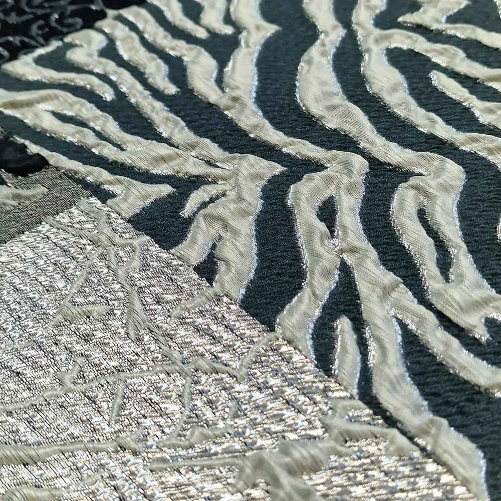 brokát Patchwork, šedo/stříbrný