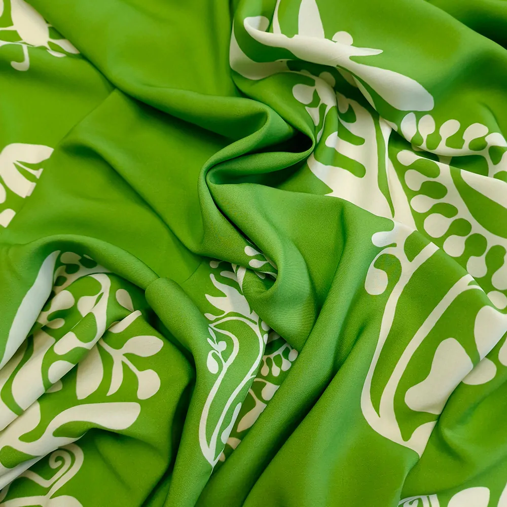 viskózové plátno, bílý vzor, zelená hrášková