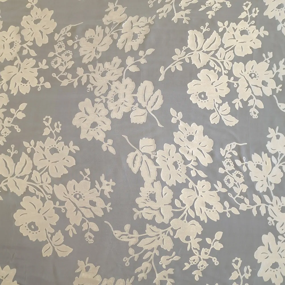 hedvábí DEVORÉ, růže, ivory