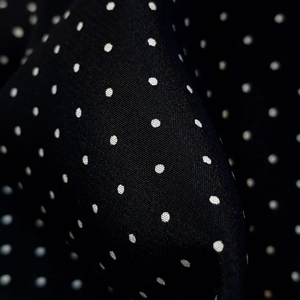 crepe de chine, černý puntík