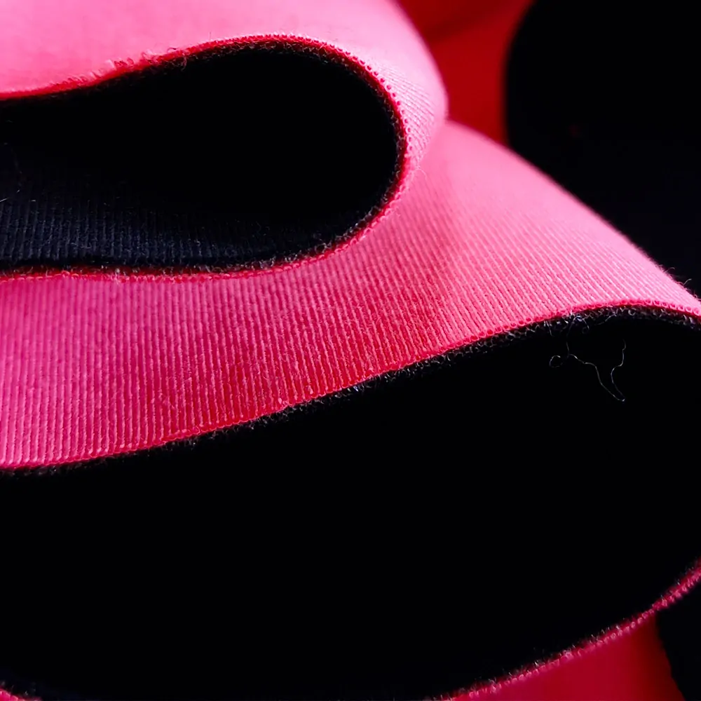 vrstvený materiál, oděvní "neopren", růžovočerný