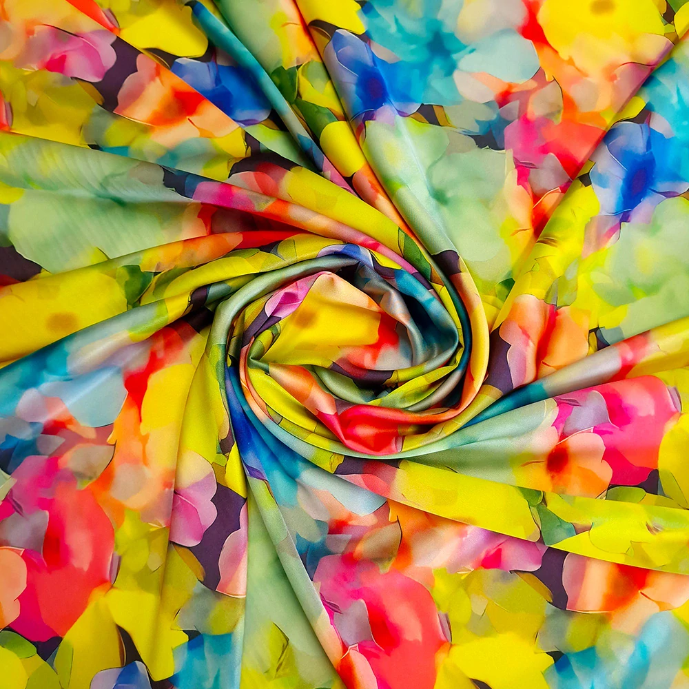 satén, žluté květy