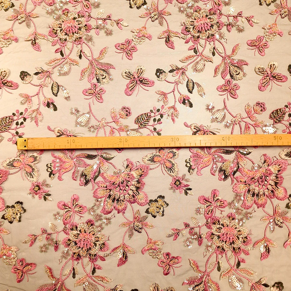 krajka vyšitá na tylu s korálky, černá/magenta