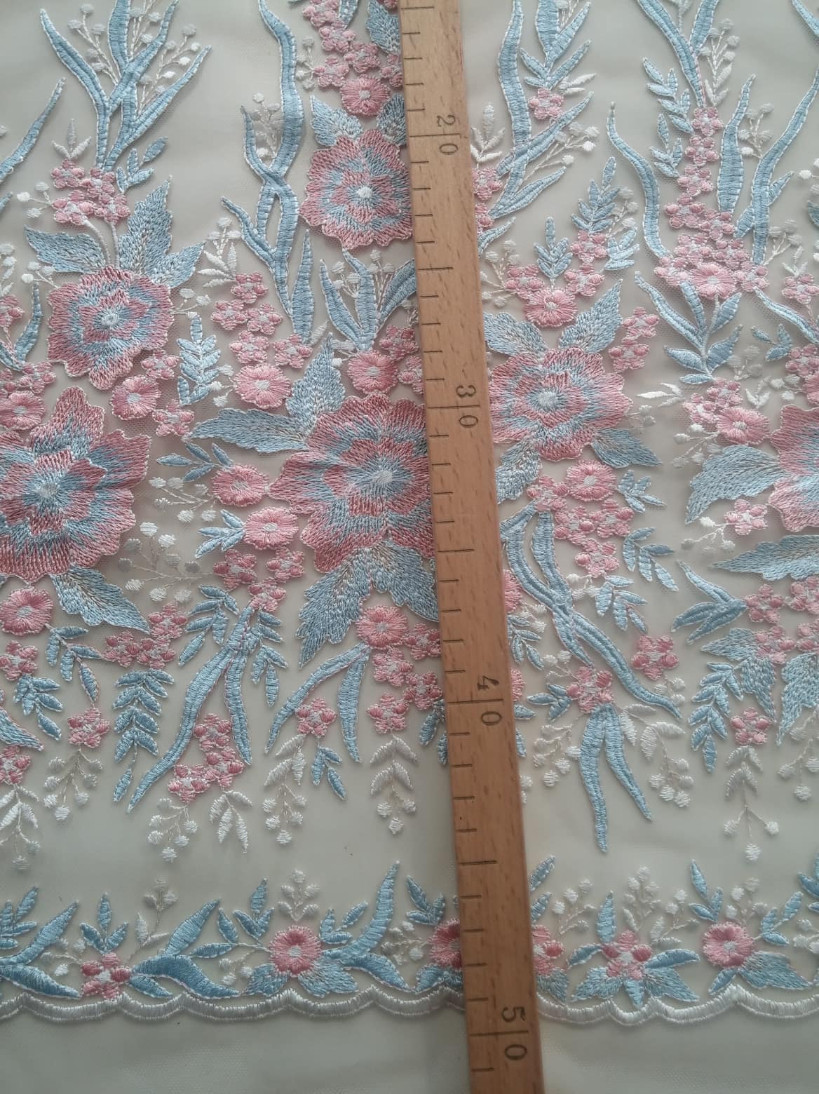 krajka tělová s růžovo/modrým vzorem