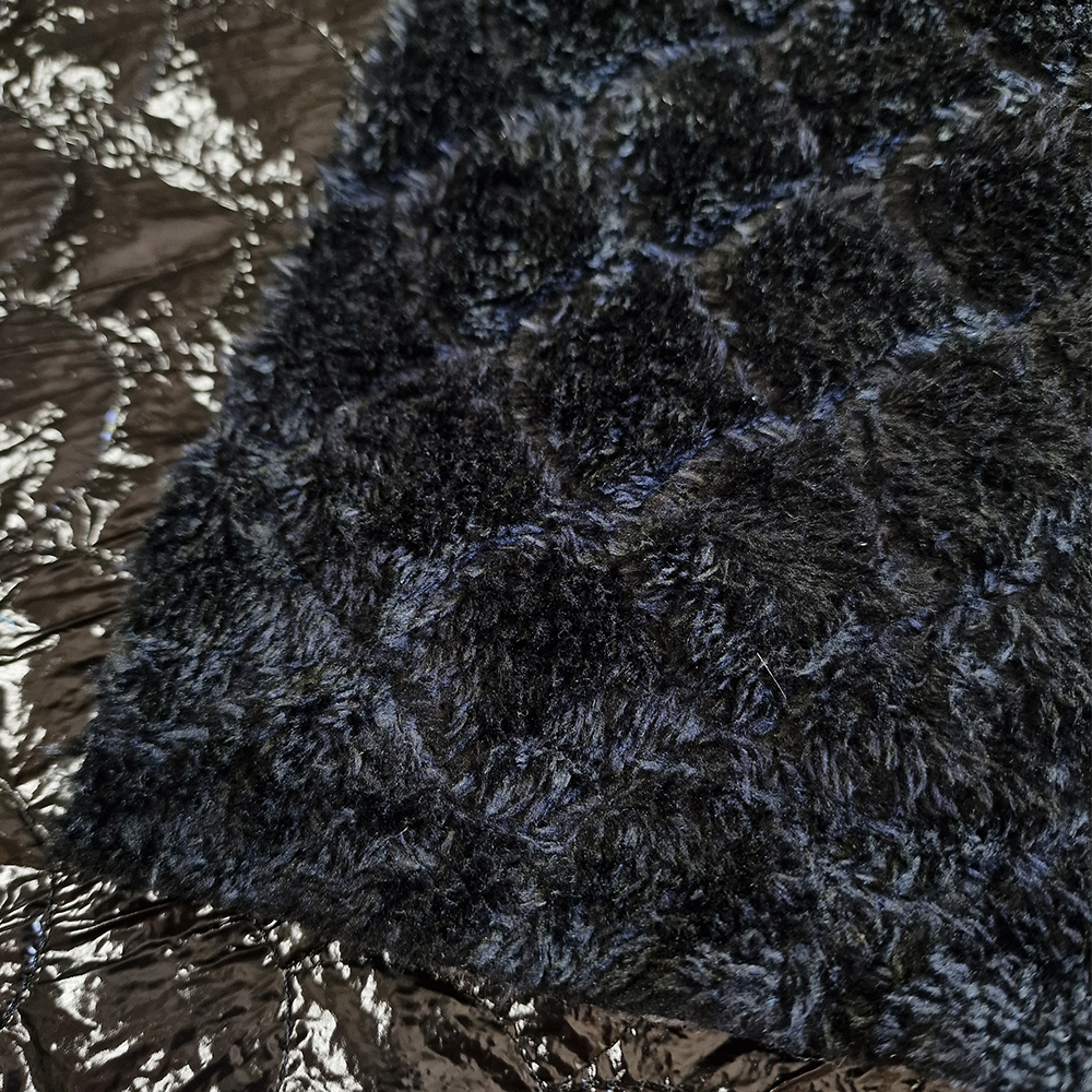 lesklý prošev s kožíškem, černý