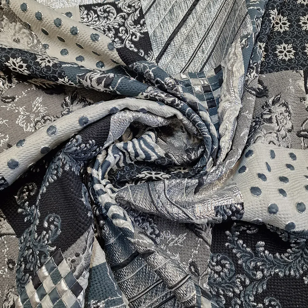 brokát Patchwork, šedo/stříbrný