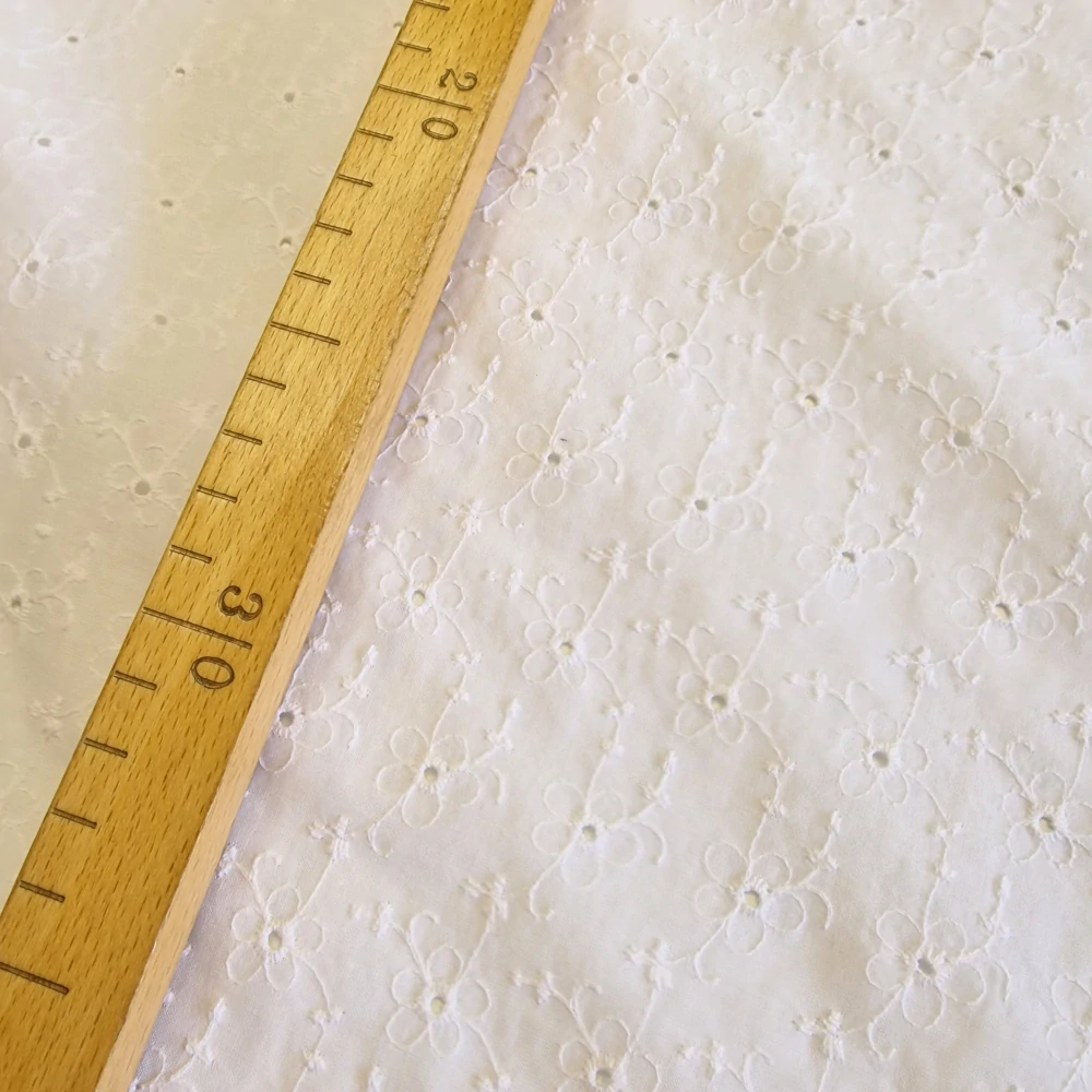 madeira, drobná kvítka, bílá