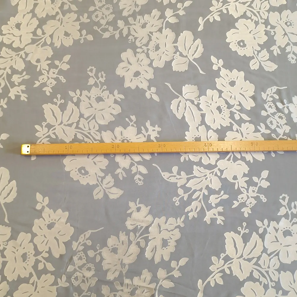 hedvábí DEVORÉ, růže, ivory