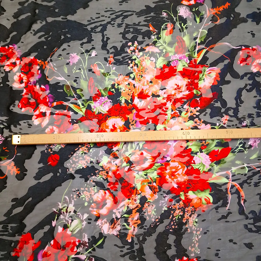 hedvábí DEVORÉ, červené květy