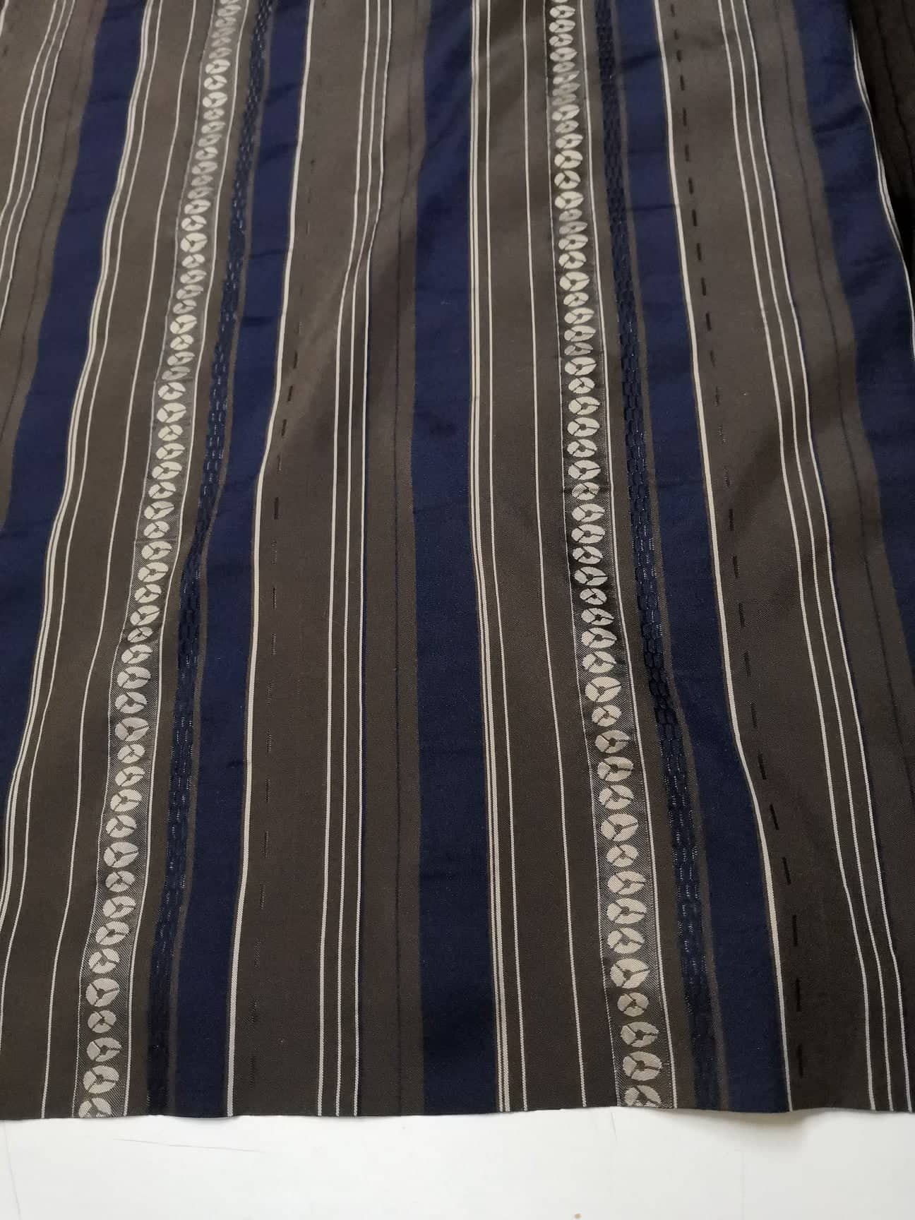 taft hnědomodrý proužek