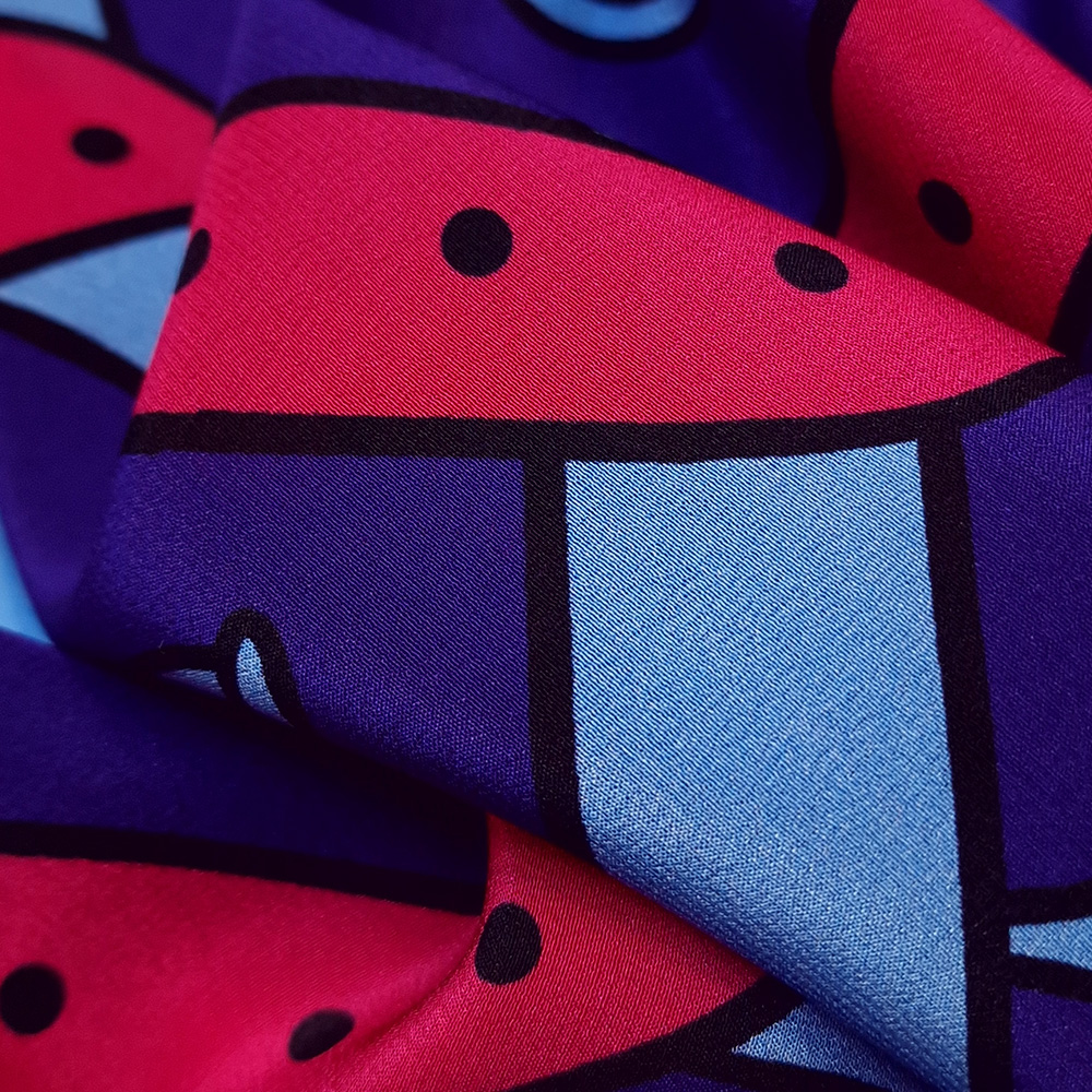 hedvábný crepe de chine, fialovorůžový vzor