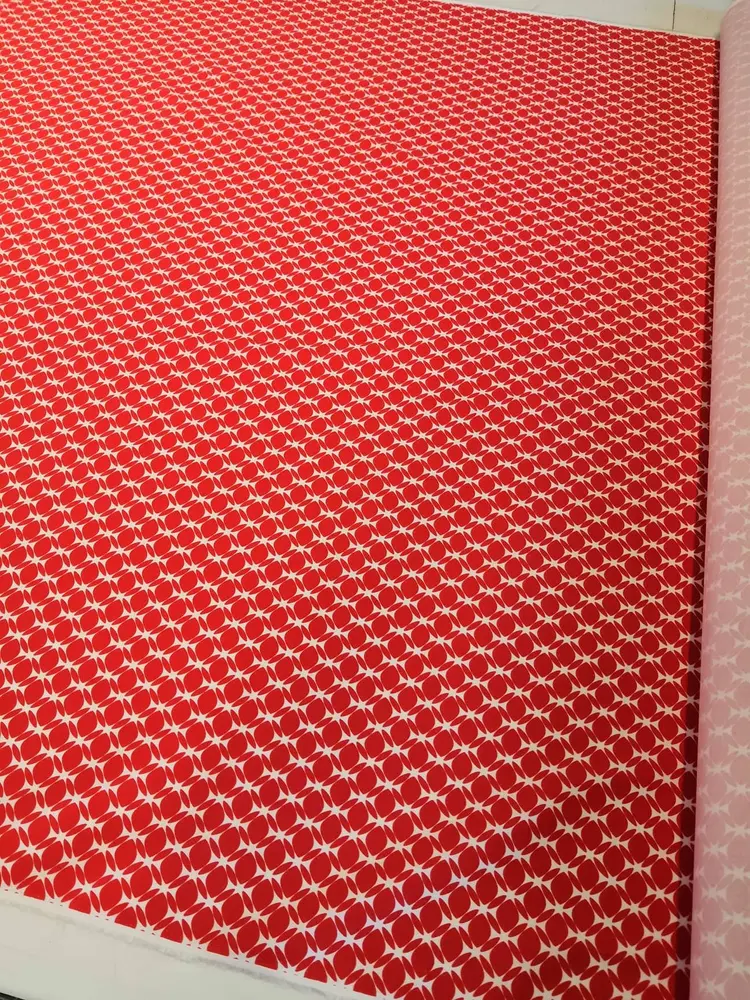 bavlněná elastická šatovka, červený vzor