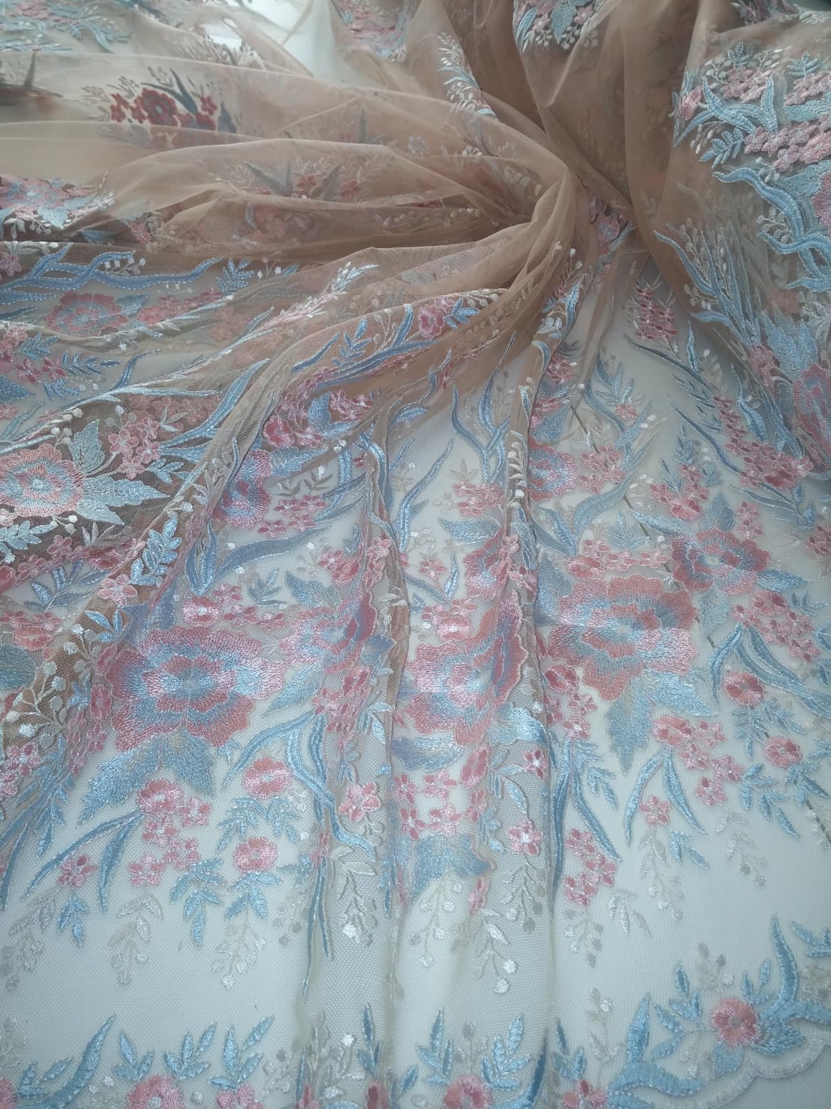 krajka tělová s růžovo/modrým vzorem